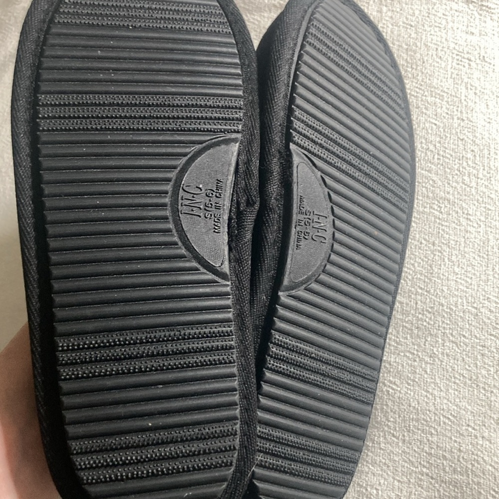 Embroidered slippers - Picture 4 of 5